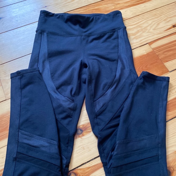 Kendall & Kylie Activewear Bottoms - Picture 11 of 14